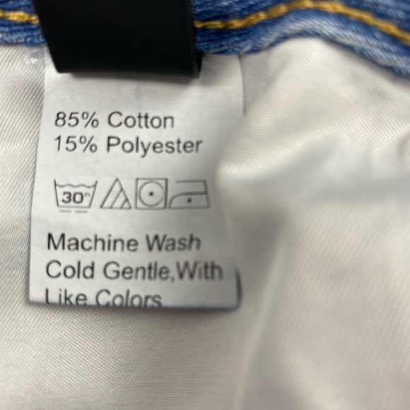 NWOT SHEIN embroidered jean shorts - Picture 11 of 12